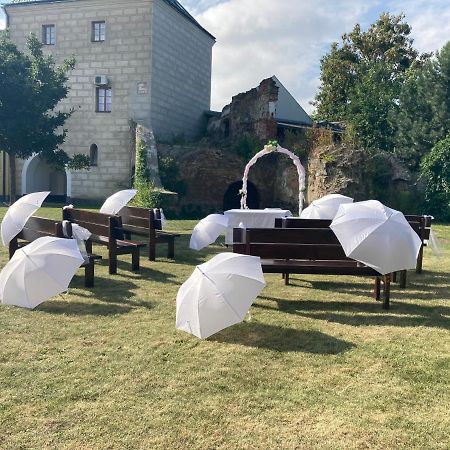 Penzion A Pivnice Varna Velka Bystrice Exterior foto