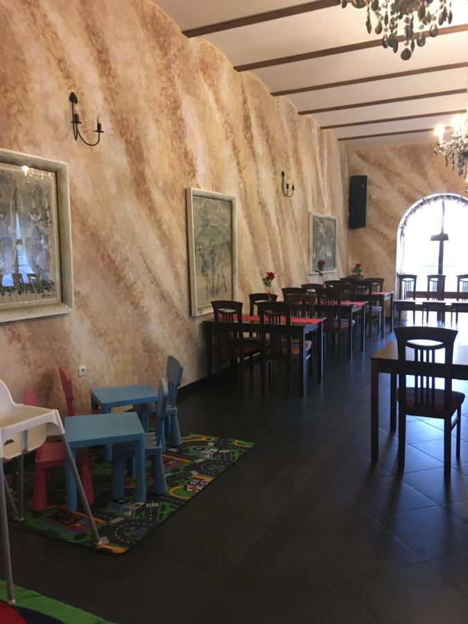 Penzion A Pivnice Varna Velka Bystrice Exterior foto