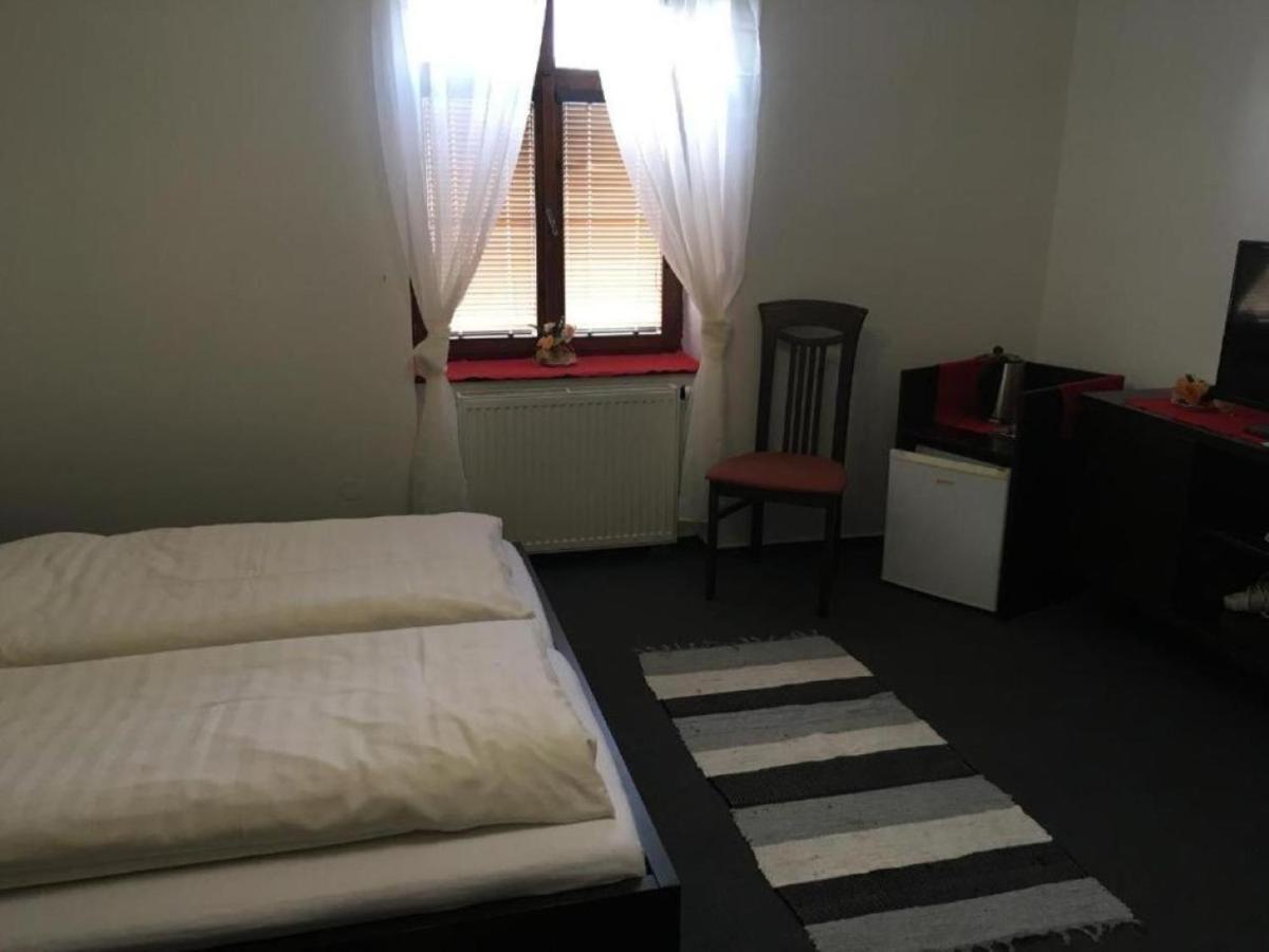Penzion A Pivnice Varna Velka Bystrice Exterior foto