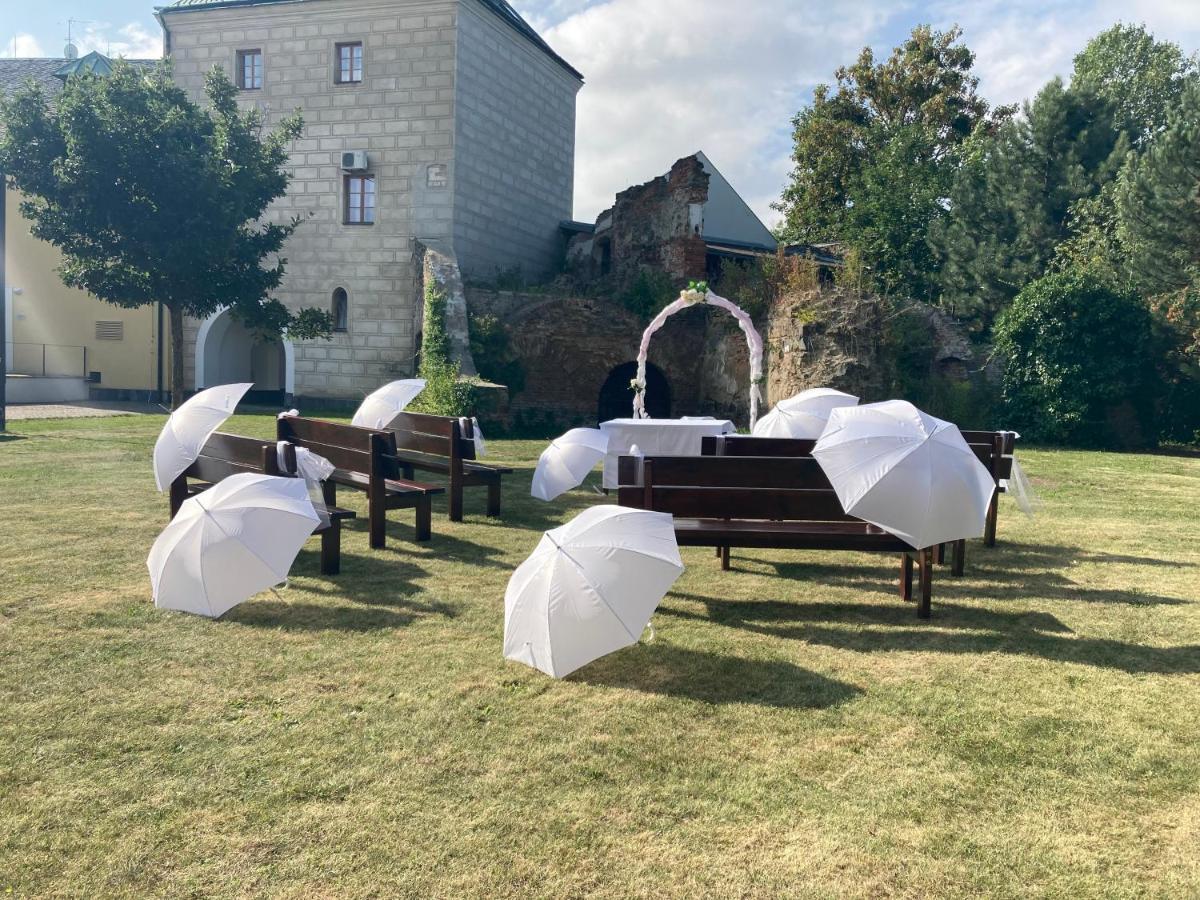 Penzion A Pivnice Varna Velka Bystrice Exterior foto
